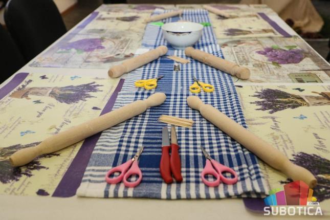 Umeće pravljenja Božićnjaka - veština koja se prenosi s kolena na koleno