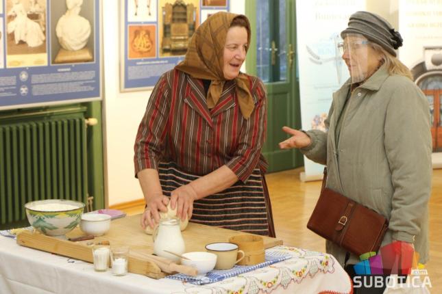 Umeće pravljenja Božićnjaka - veština koja se prenosi s kolena na koleno