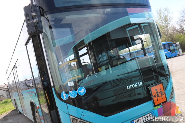 Vožač gradskog autobusa vratio novčanik pun para, vlasnica nije štedela reči hvale