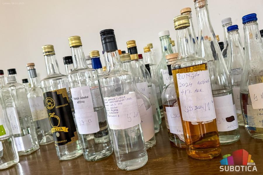 U Ljutovu održan XVII Festival mlade rakije – Dunja zasijala kao kraljica žestine