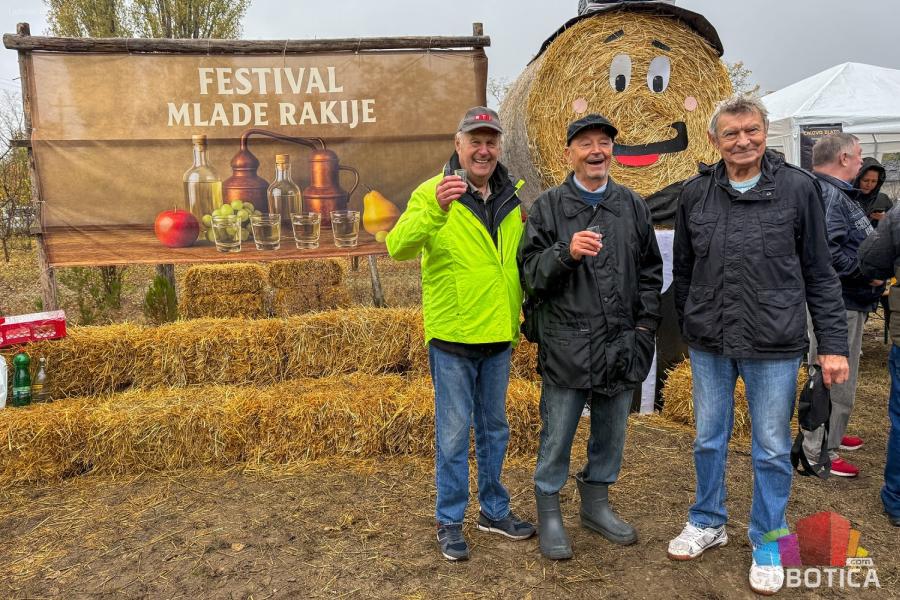 U Ljutovu održan XVII Festival mlade rakije – Dunja zasijala kao kraljica žestine