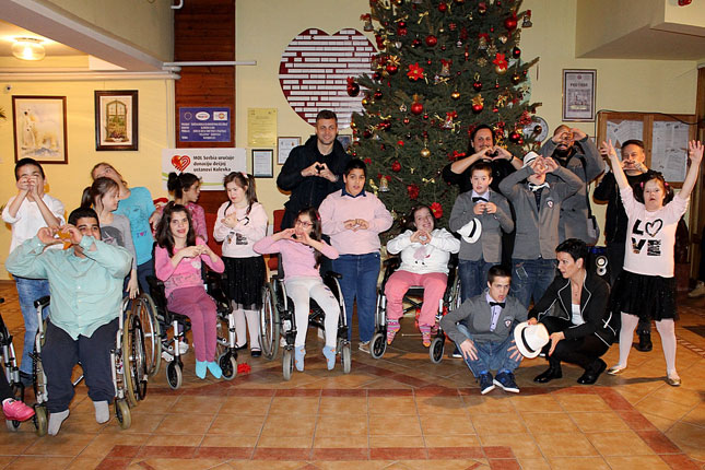 "Lexington bend" obradovao devojčicu iz Doma "Kolevka"