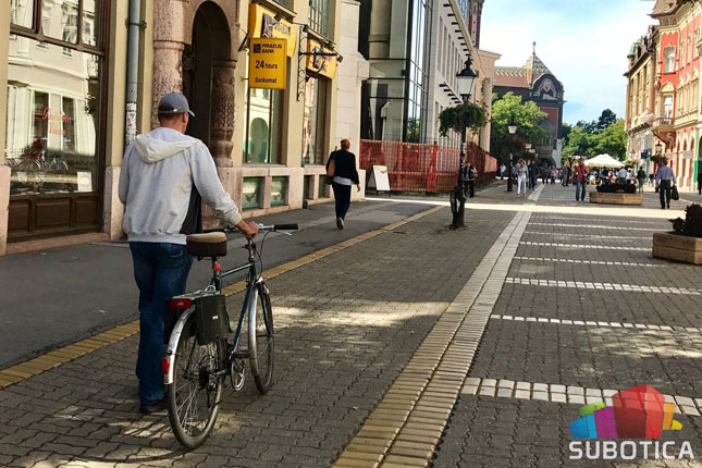 Počelo kažnjavanje za vožnju kroz pešačku zonu