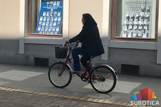 Počelo kažnjavanje za vožnju kroz pešačku zonu