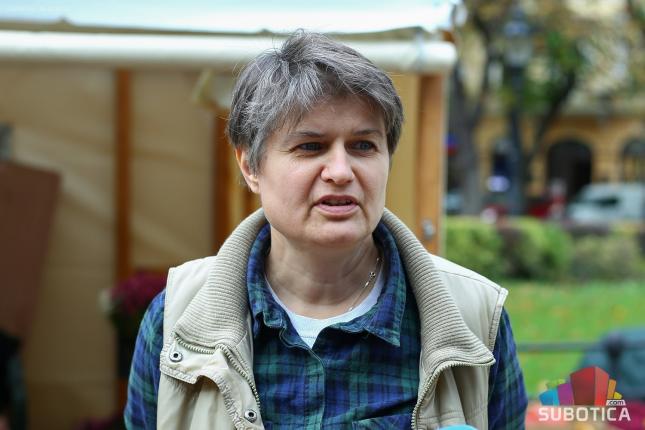 Centar grada u znaku jesenjeg cveća