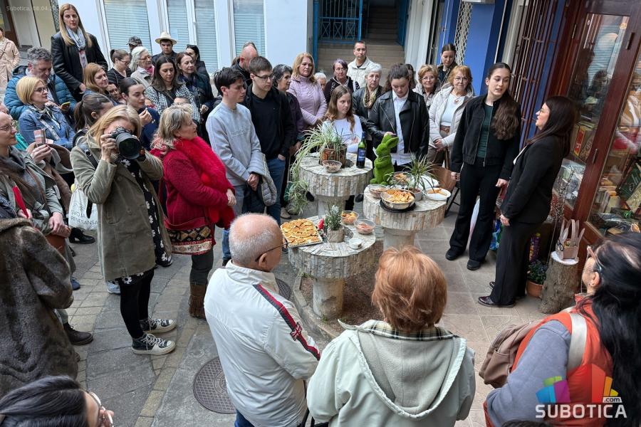 Od pokrstica preko mađarskog veza do šlinga - nitima tradicije ispisane nove priče