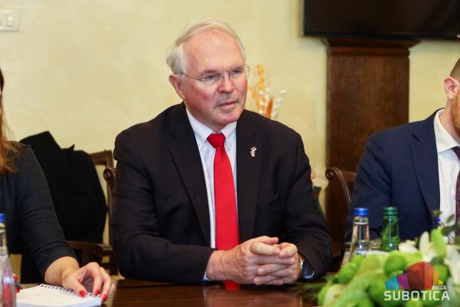 Američki ambasador posetio SVM: Saradnja Srbije i Mađarske primer drugim zajednicama