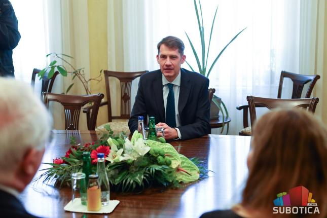 Američki ambasador posetio SVM: Saradnja Srbije i Mađarske primer drugim zajednicama