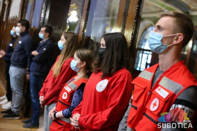 Crveni krst spaja porodice