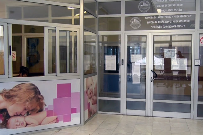 Uručeni pokloni majkama koje su se porodile na Svetski dan Crvenog krsta