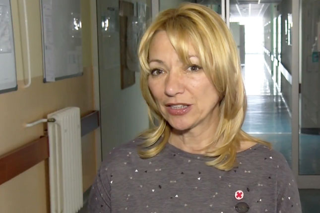 Uručeni pokloni majkama koje su se porodile na Svetski dan Crvenog krsta