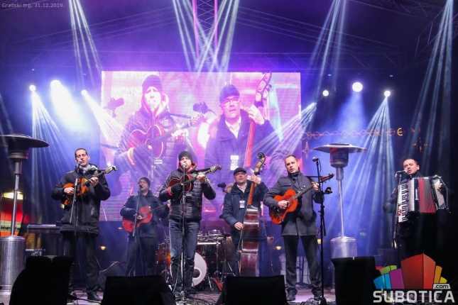 Dve hiljade građana ispratilo 2019. na Gradskom trgu