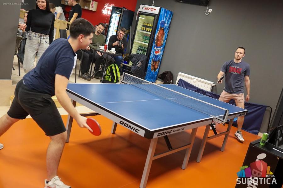 Održan drugi turnir za rekreativce u stonoteniskom centru "Smash"