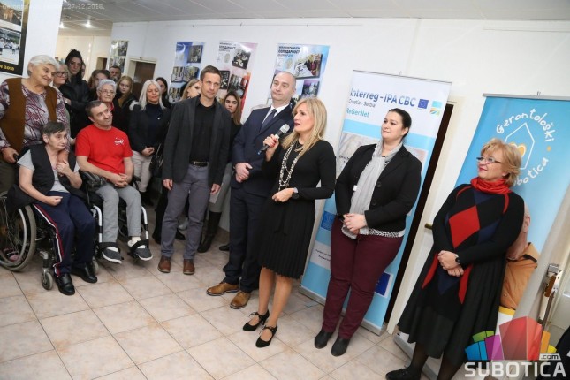 Otvorena izložba korisnika Gerontološkog centra "Naš crno beli svet u boji No. 1"
