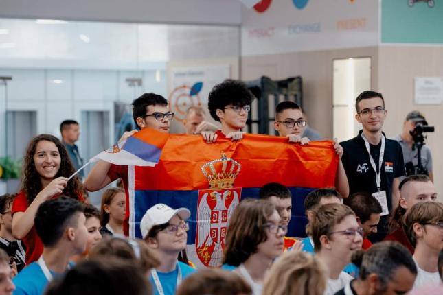 Mladi programeri zablistali na olimpijadi u Moldaviji, predvodio ih Subotičanin Ognjen Tešić