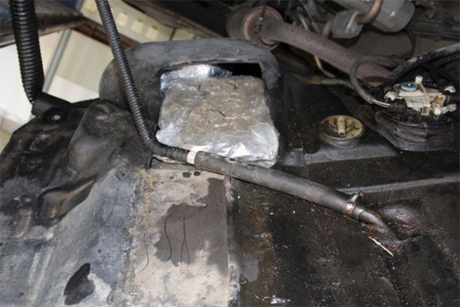 Pronašli osam kilograma marihuane u rezervoaru automobila