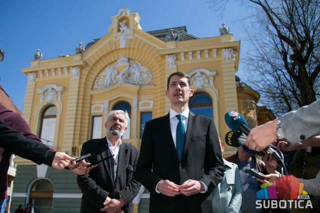 Atlasi na zgradi Gradske biblioteke zasijali novim/starim sjajem