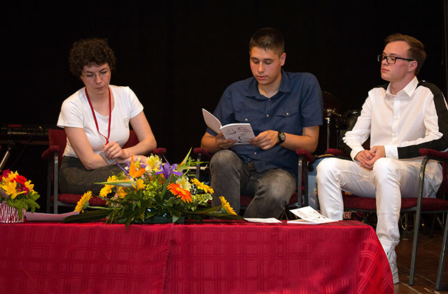 Predstavljen zbornik pesama "Mladi stihovi" maturanata Doma učenika