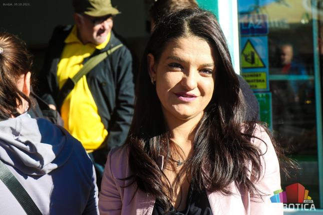 "Gastro jutro na buvljaku" - posetioci uživali u specijalitetima lokalnih proizvođača