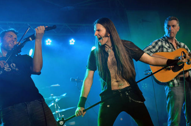 Zadovoljna publika i organizatori 10. jubilarnog Etnofesta