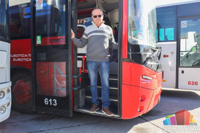 Franjo Sudarević skoro četiri decenije zaštitno lice „Subotica transa“, uz harmonikaše ispraćen u penziju