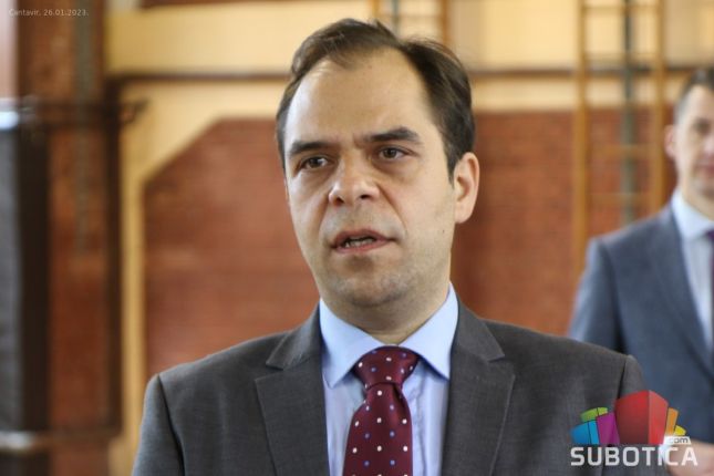 Novi prozori na fiskulturnoj sali i video nadzor u osnovnoj školi u Čantaviru