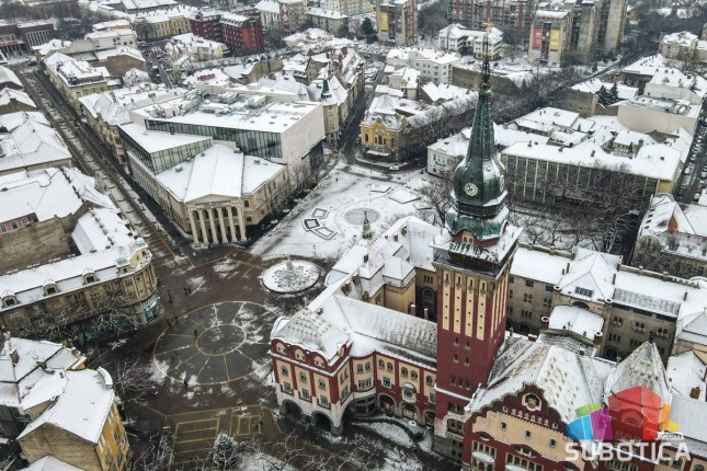 Pao prvi sneg, putari još tokom noći počeli sa održavanjem saobraćajnica