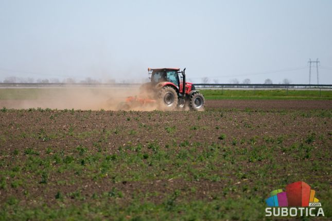 Počela prolećna setva, ratari kažu skupo će ih stajati