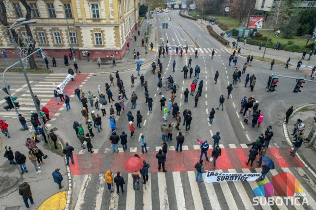 Novi protest blokadom raskrsnice, manje ljudi - više nervoze