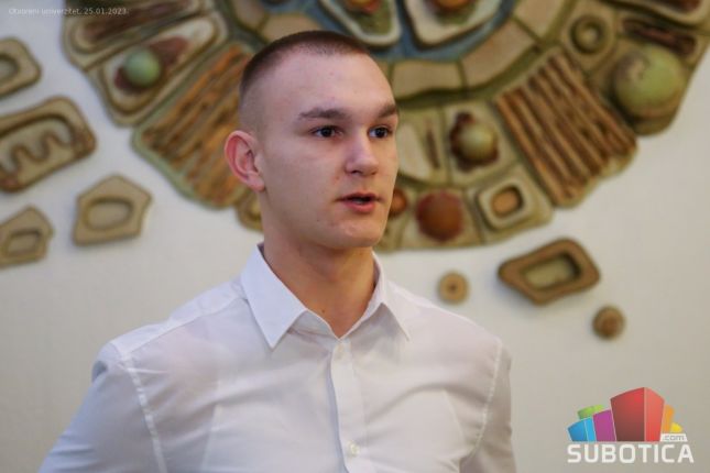 Subotički srednjoškolci realizuju projekat „Ruka za ruku“