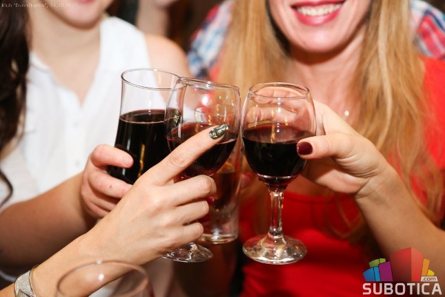 Doček Nove godine na Gradskom trgu - prenos koncerta "Nevernih beba"