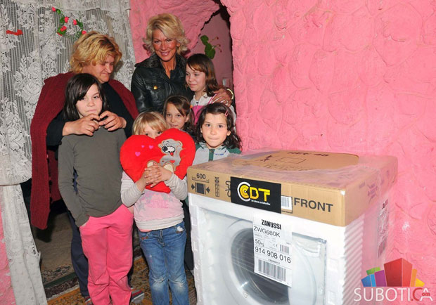 Nova akcija "Srce za decu": Ceca Kitić posetila porodice Vukotić i Kuktin