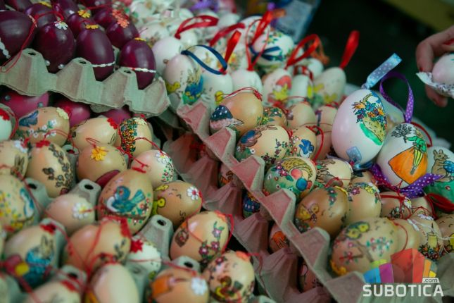 Na Mlečnu pijacu po namirnice za uskršnju trpezu