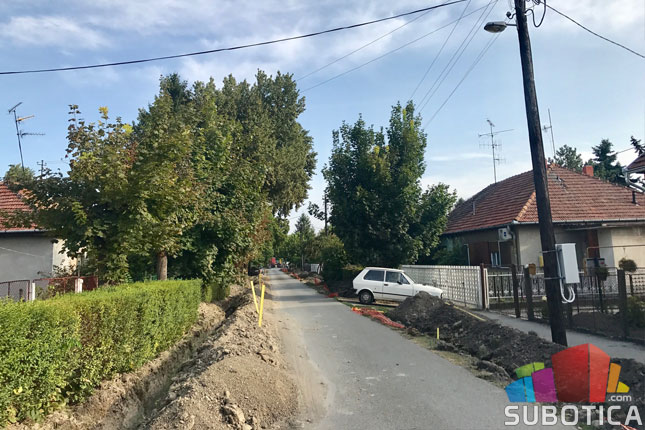 Postavljanje optičkih kablova donelo raskopane ulice i putnu infrastrukturu