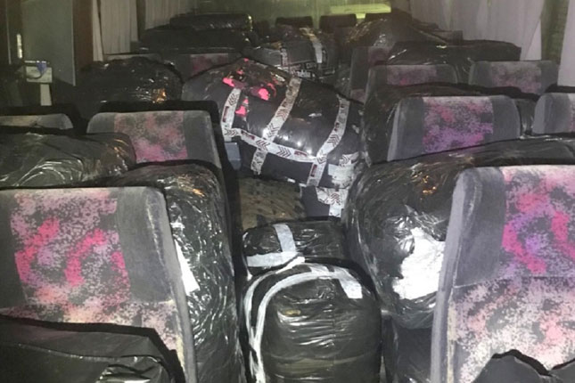 Presretnut autobus prepun garderobe falsifikovanih brendova namenjenih za prodaju na Buvljaku