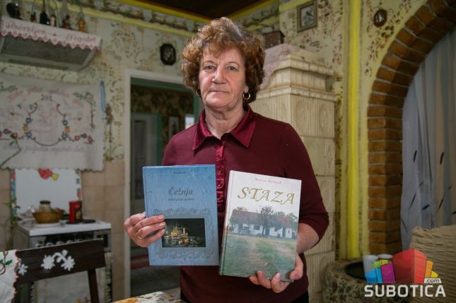 Uskrs po gregorijanskom kalendaru - familija se okuplja oko svečane trpeze, najmlađi čekaju zeca