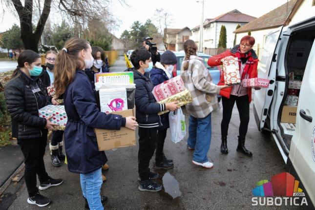 "Osmeh u kutiji" za nečije lepše praznike