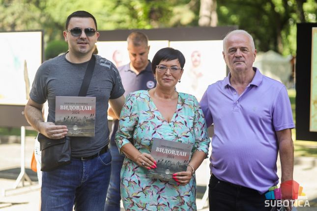 Izložba radova sa Likovne kolonije „Vidovdan 2024“ ispred Gradske kuće