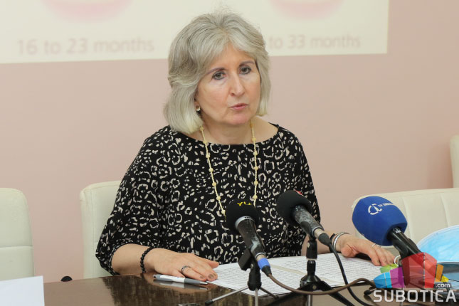 Lekari preporučuju što više tečnosti, svežih namirnica i po mogućstvu - debela hladovina!