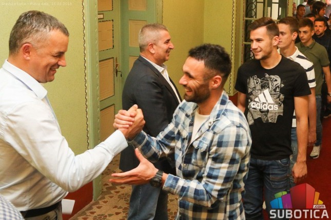 Gradonačelnik primio igrače i rukovodstvo FK "Spartak Ždrepčeva krv"