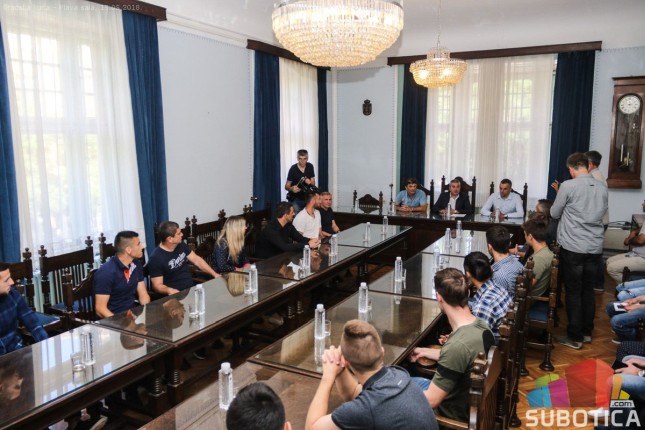 Gradonačelnik primio igrače i rukovodstvo FK "Spartak Ždrepčeva krv"