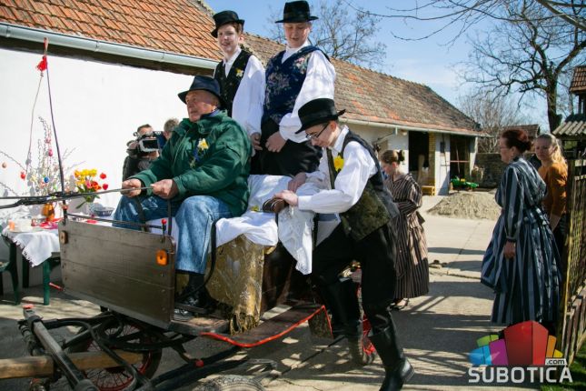 U Bajmoku sačuvan običaj polivača na Vodeni ponedeljak