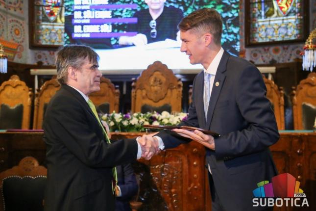 Endre Šili: Kad krenem na put okrenem se da još jednom vidim toranj Gradske kuće