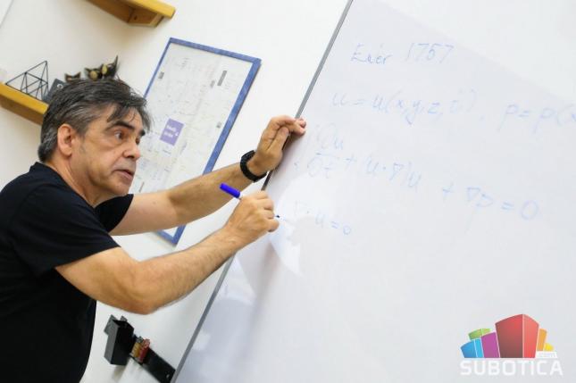 Endre Šili: Kad krenem na put okrenem se da još jednom vidim toranj Gradske kuće