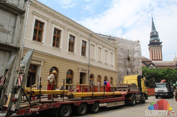 Otkriven deo fasade na Narodnom pozorištu