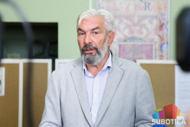 Izložba "Kalendari Subotice" u Gradskoj biblioteci