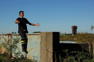 Gorelo rastinje u krugu bivše fabrike Zorka