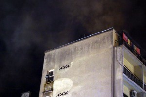 Požar u stambenoj zgradi i uspešna intervencija vatrogasaca