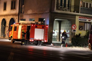 Požar u stambenoj zgradi i uspešna intervencija vatrogasaca