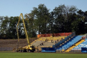 Rekonstrukcija tribine do kraja oktobra 2012.